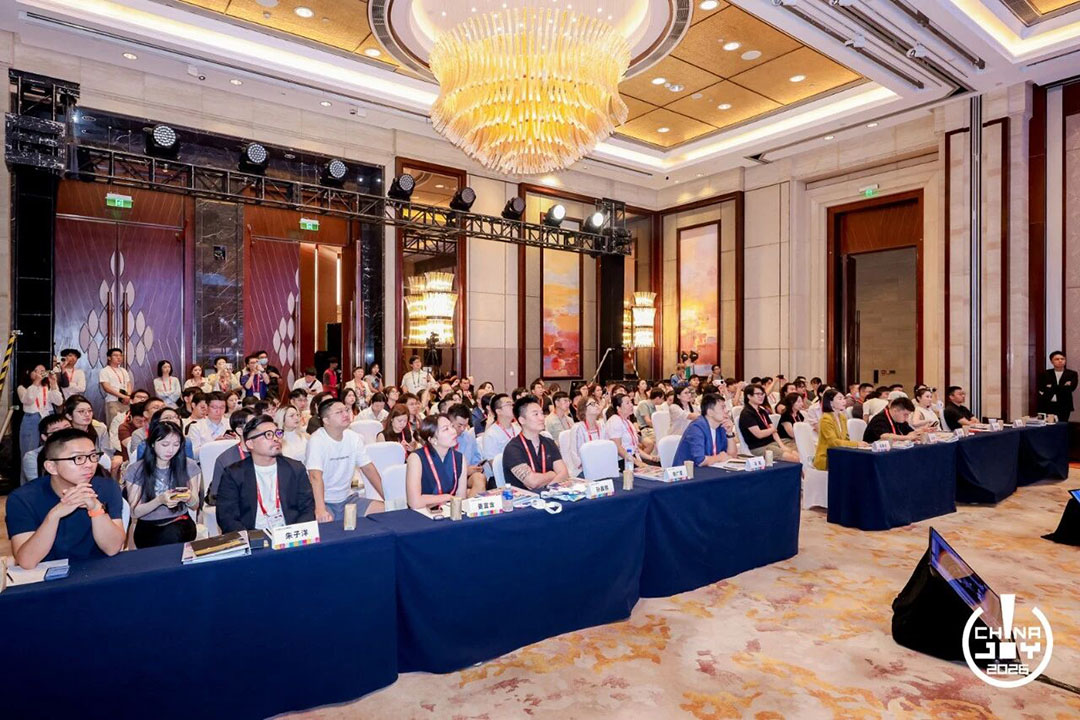 剧AI·让每一帧都是世界语言|2026 ChinaJoy短剧创新论坛圆满召开 https://cms3.chinajoy.net/157/upload/resources/image/103286.jpg?token=Bearer eyJhbGciOiJIUzUxMiJ9.eyJpc3MiOiJlY2hpc2FuIiwic3ViIjoie1wiY2xpZW50XCI6XCJXRUJcIixcInR5cGVcIjpcIlVTRVJcIixcIm5hbWVcIjpcInVzZXIyX2FwaVwiLFwic2lnbmF0dXJlXCI6bnVsbCxcImV4cGlyZXNfaW5cIjoxODAwMDAwMH0iLCJpYXQiOjE3ODU0ODgyNTcsImV4cCI6MTc4NTUwNjI1N30.8QDWRluzzZKJ-iMSHYGGX05zg3IVmFJ3bCFYJ56ZiNeU_czkRZxTxhstot-70Nbp3UyPp88JCbRz4-1soDiP8w